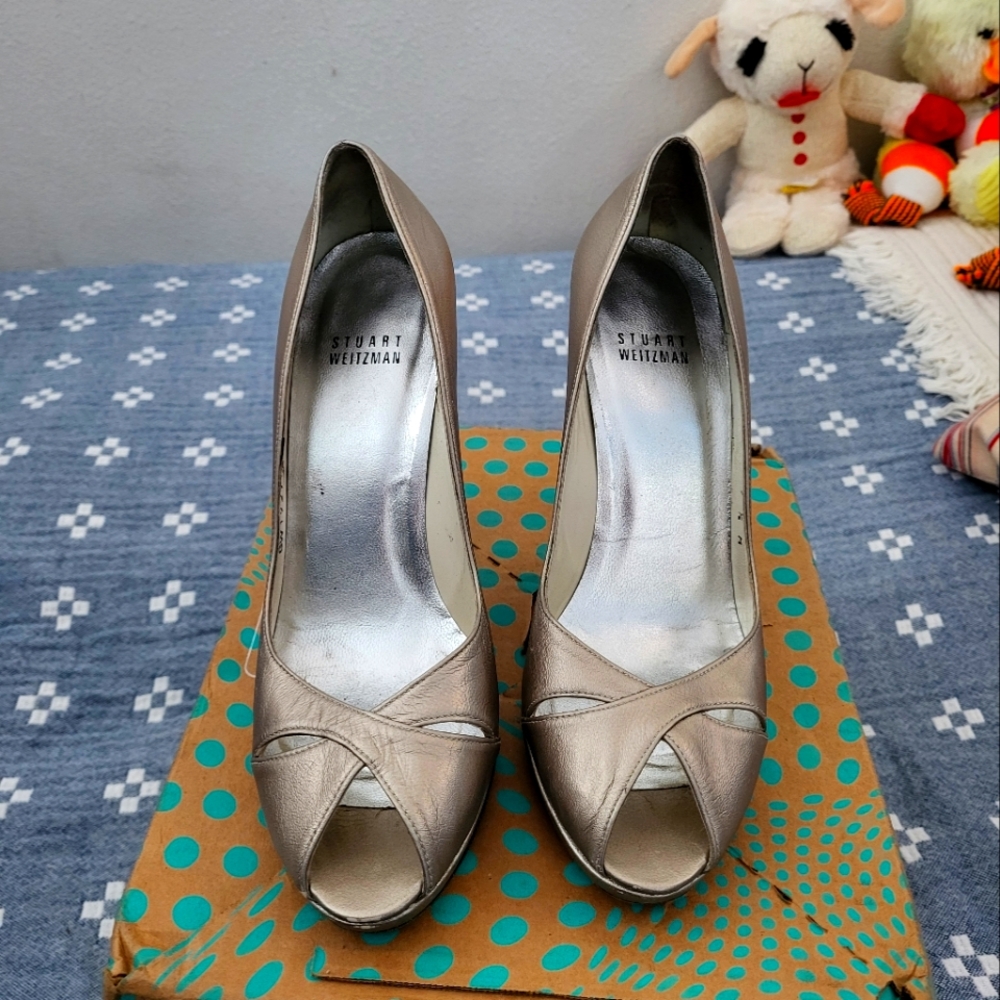 Stuart Weitzman Vintage Silver Peep Toe Pumps Size 7.5